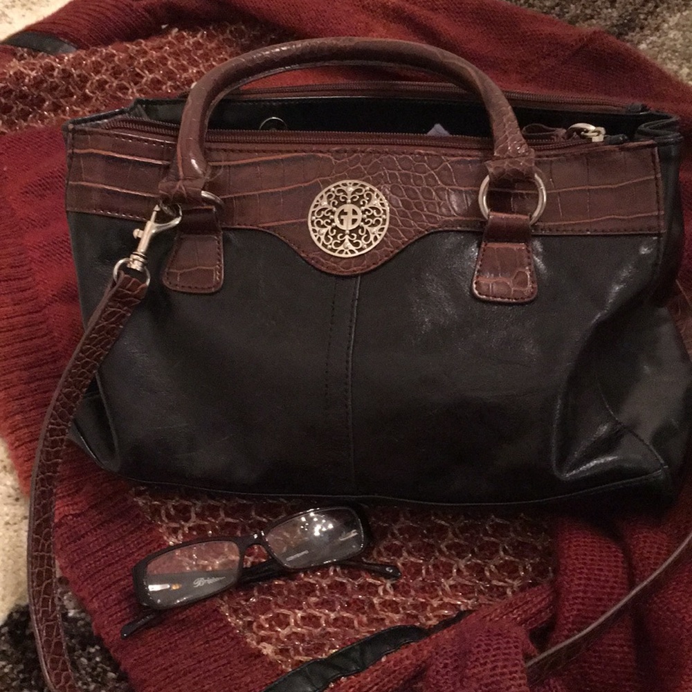 🛑 “SOLD” Cute Strapped Purse